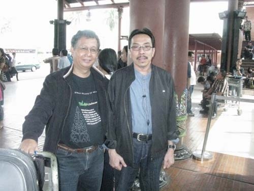 Bersama Kennedi Nurhan (Kompas) sat di Bandara Soekarno–Hatta, Jakarta, saat menunggu penerbangan ke Makassar .