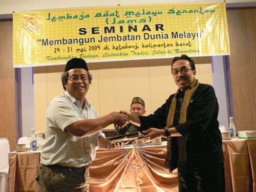 SEMINAR ”MEMBANGUN JEMBATAN DUNIA MELAYU”