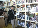 Berburu data–data Melayu di Perpustakaan Pribadi milik Tuanku Luckman Sinar Basarshah, SH. Tak sia2 pergi jauh ke Medan, banyak data Melayu yang bisa diperoleh.