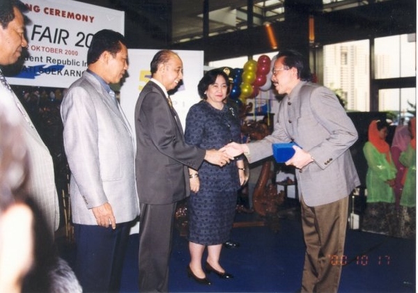 Penghargaan Adkarya Ikapi Award 2004